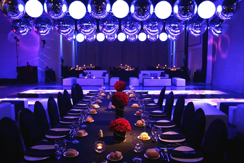 Salón Dorado con luces azules